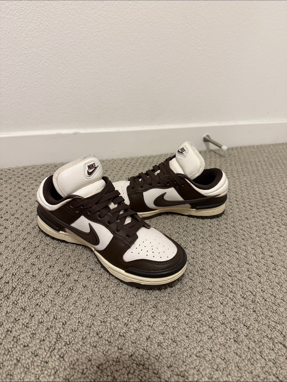 Nike Kids Sneakers in White and Dark Brown High-Top